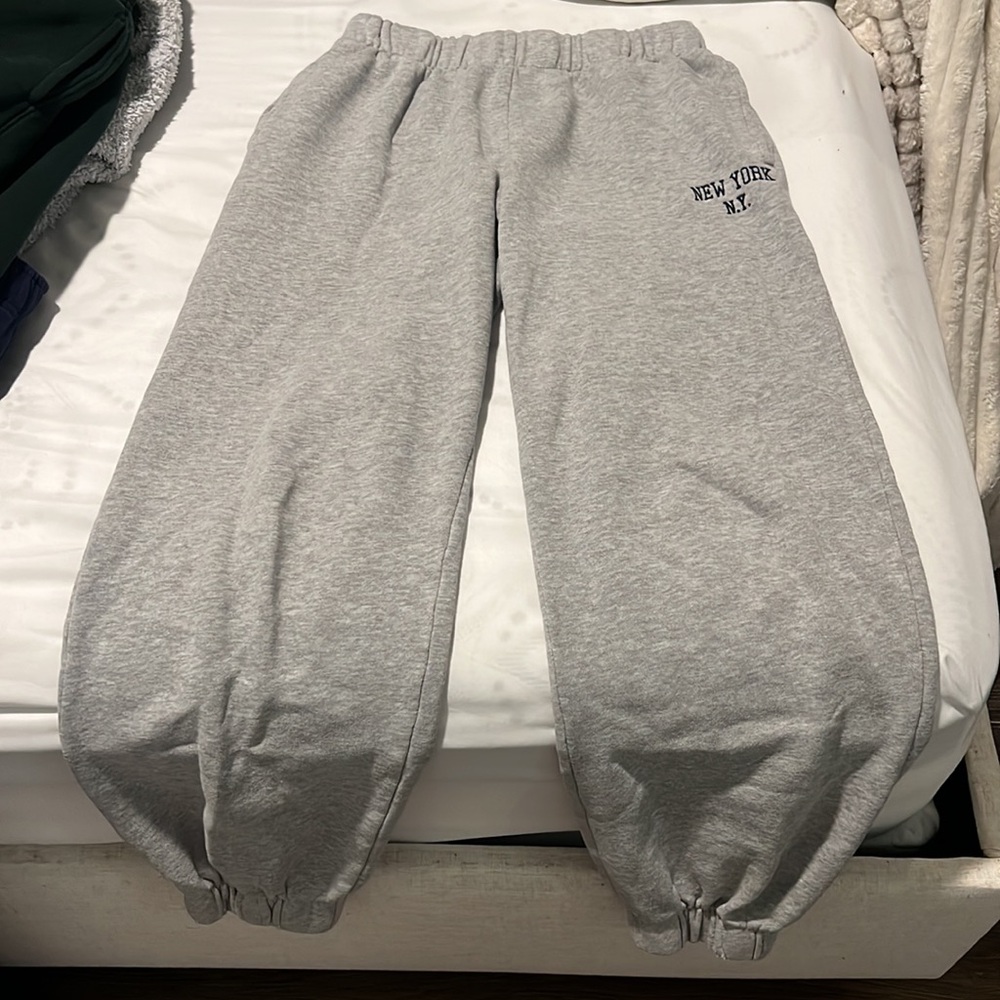 ⭐️ BRANDY MELVILLE Gray Sweatpants (OG STYLE—SHORTER THAN WHAT BM SELLS NOW!!) - Picture 3 of 9